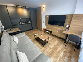 PICK a SPOTLESS SPACE - Perfect Location 1BR